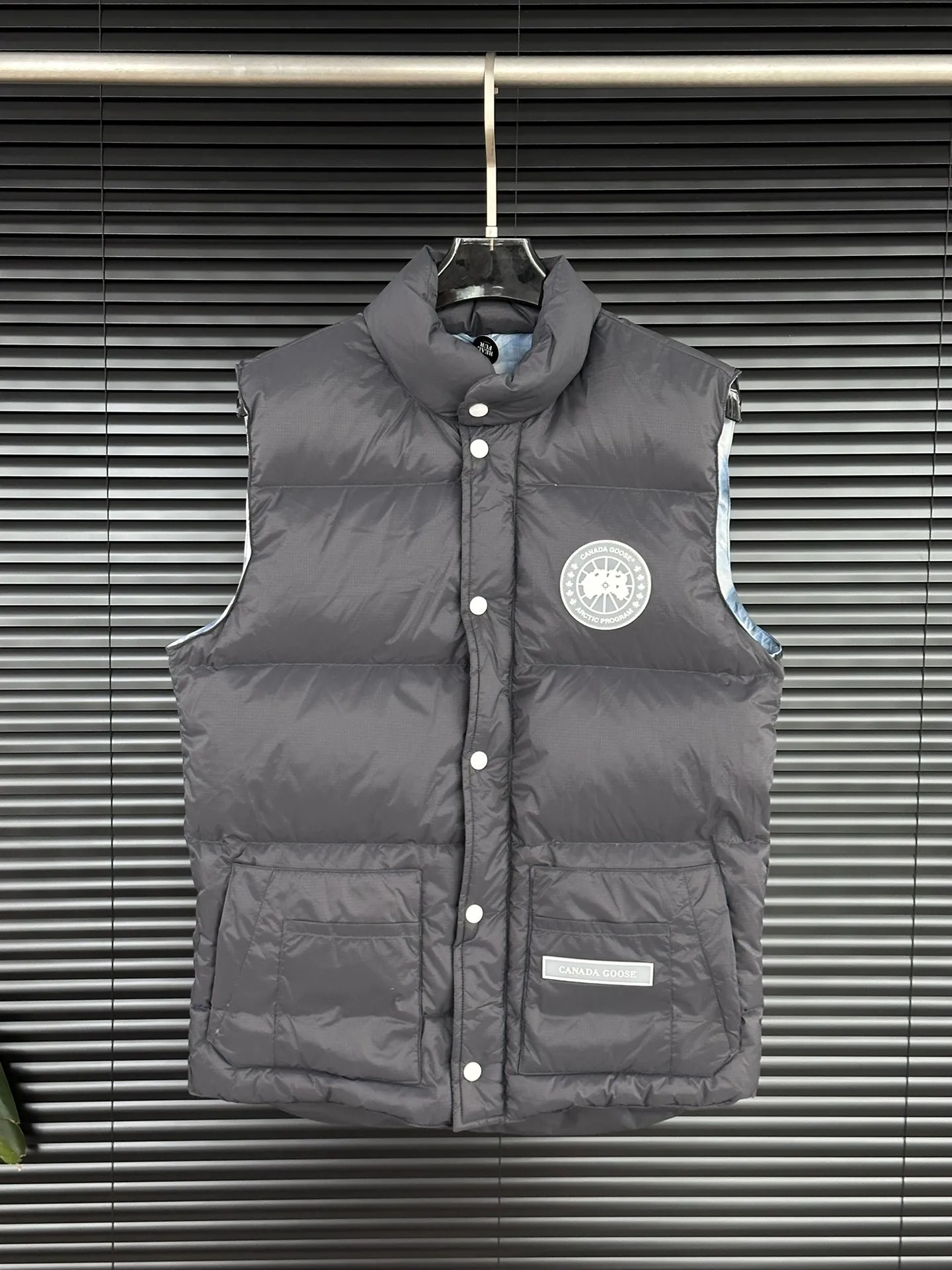 P400 【𝗖𝗮𝗻𝗮𝗱𝗮𝗴𝗼𝗼𝘀𝗲】/Canada Goose/White Label Glacier Down Vest/Graphite Gray